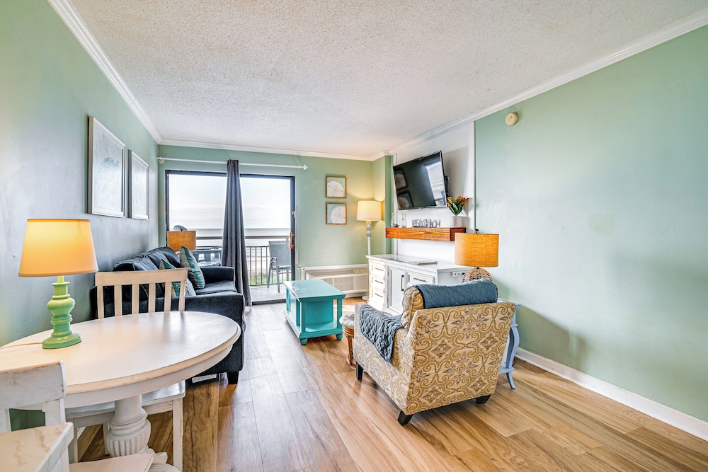 Balcony + Pool Access: Myrtle Beach Resort Escape!