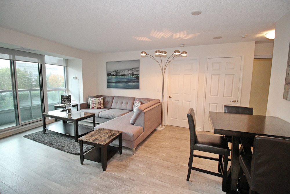 Executive 3BR next to Scotia Arena - Image 5