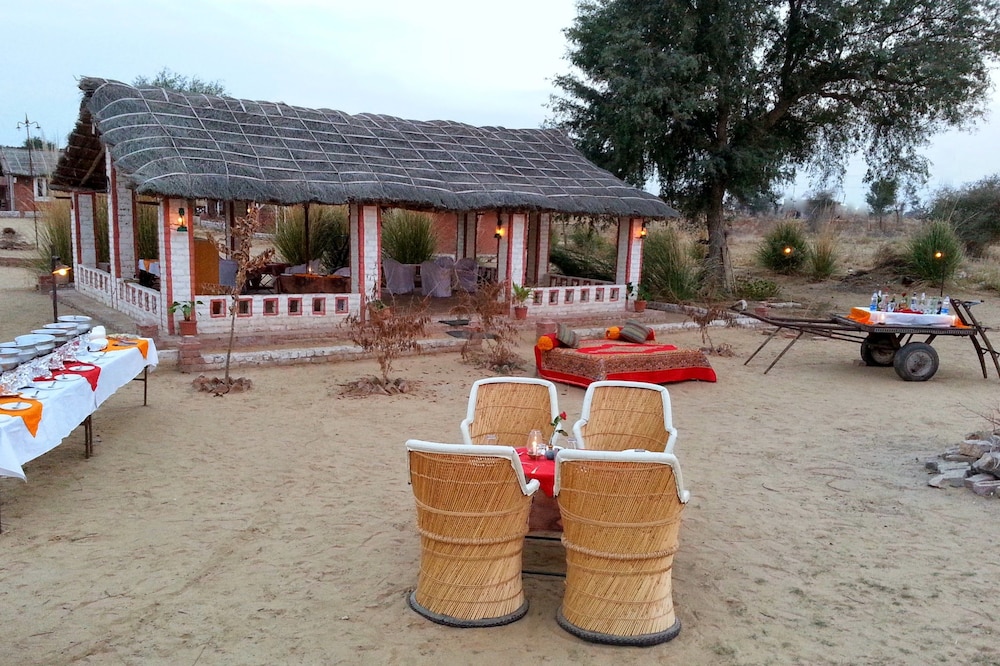 Umaid Safaris & Desert Lodge