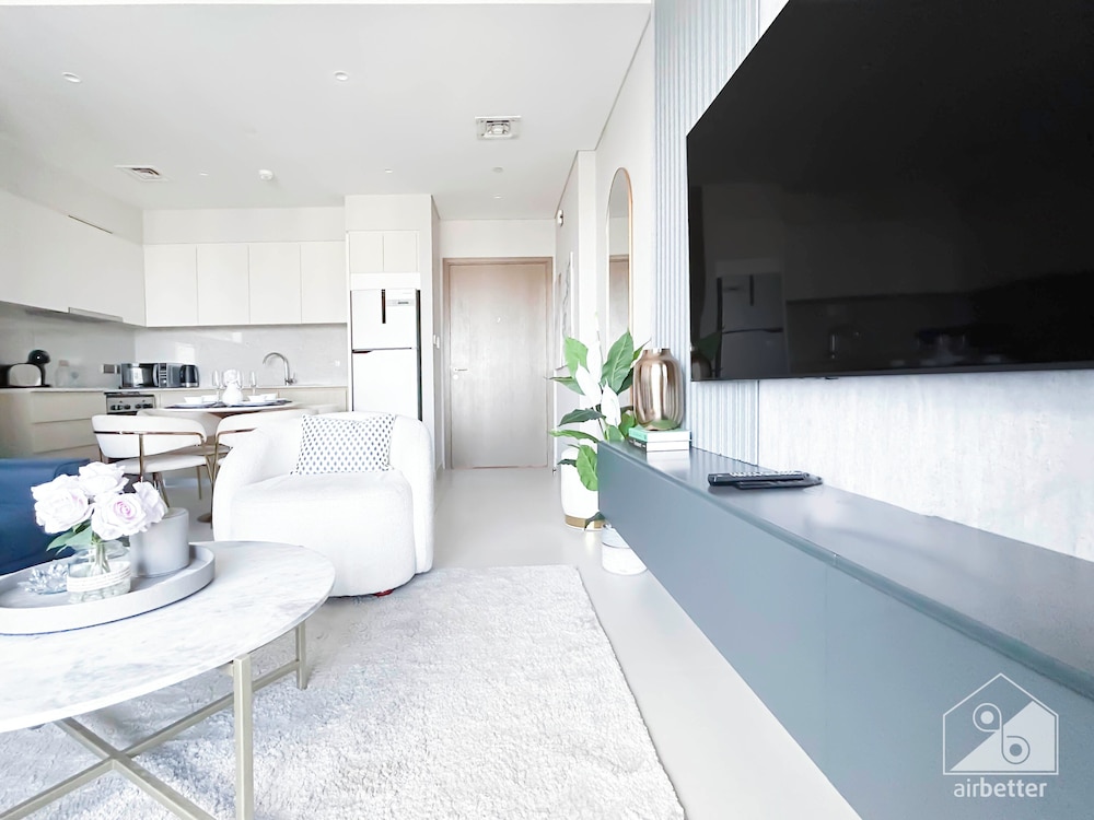 Luxurious Burj Royale One-bedroom & City Views