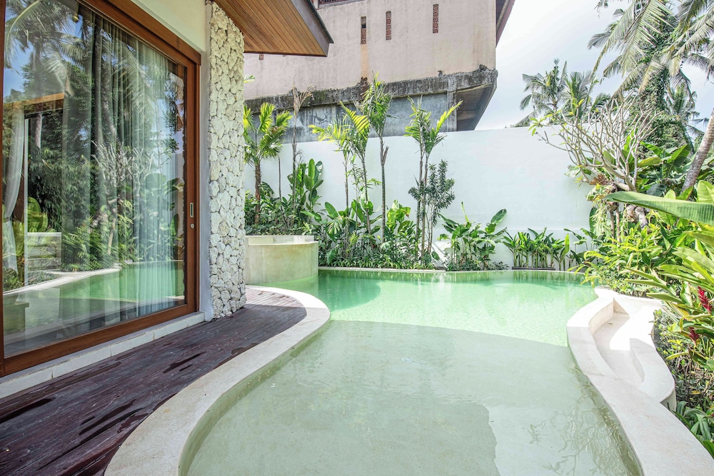Luxury 2BR Retreat Jungle View Near Ubud Center