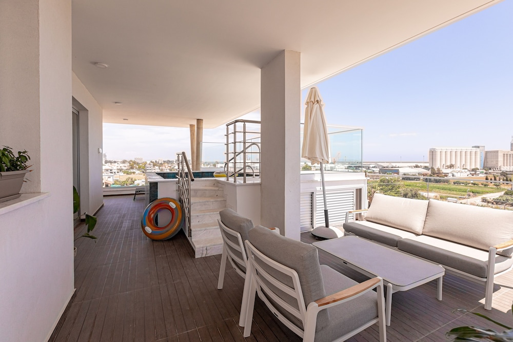 YAMAS Urban Living Platinum 77 Penthouses