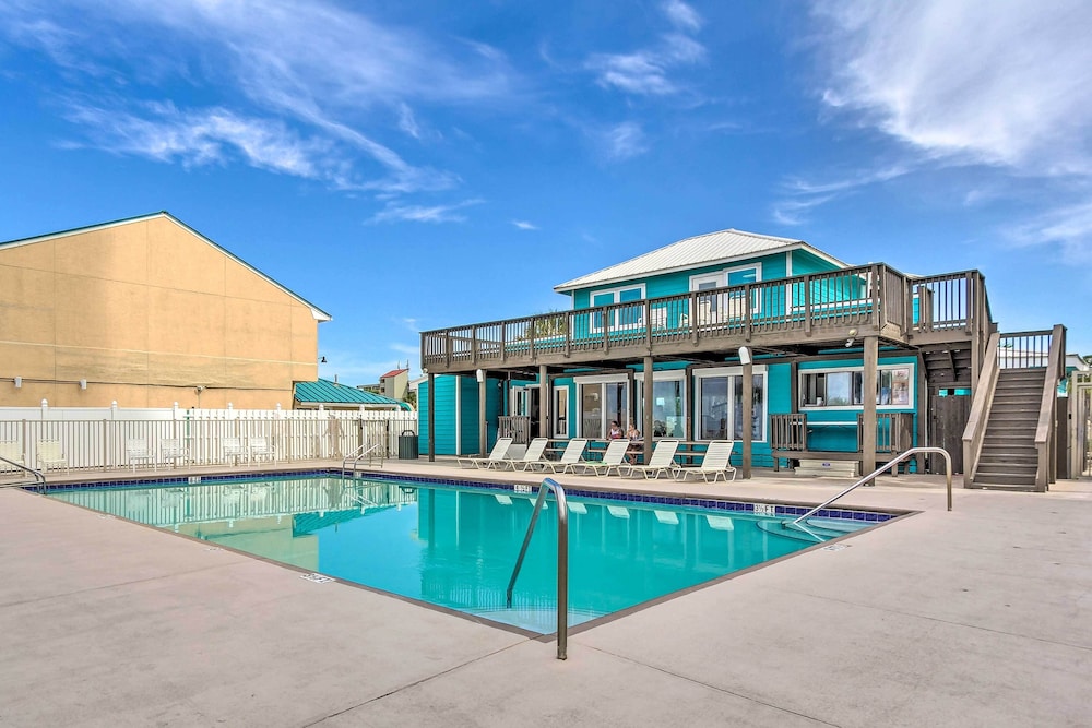 Resort-style PCB Townhome: Beach Access & Pools!