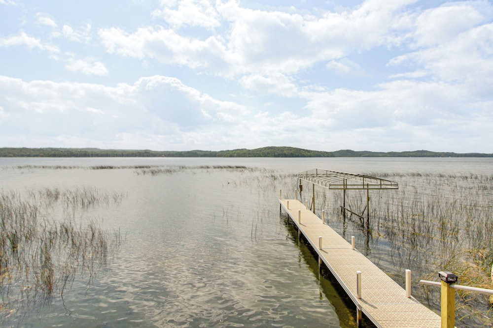 Hike, Boat, Hunt & Fish: Lake Alec Home w/ Dock!
