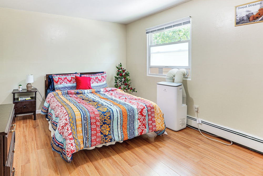 2 Mi to The Marketplace: Spring Valley Apartment