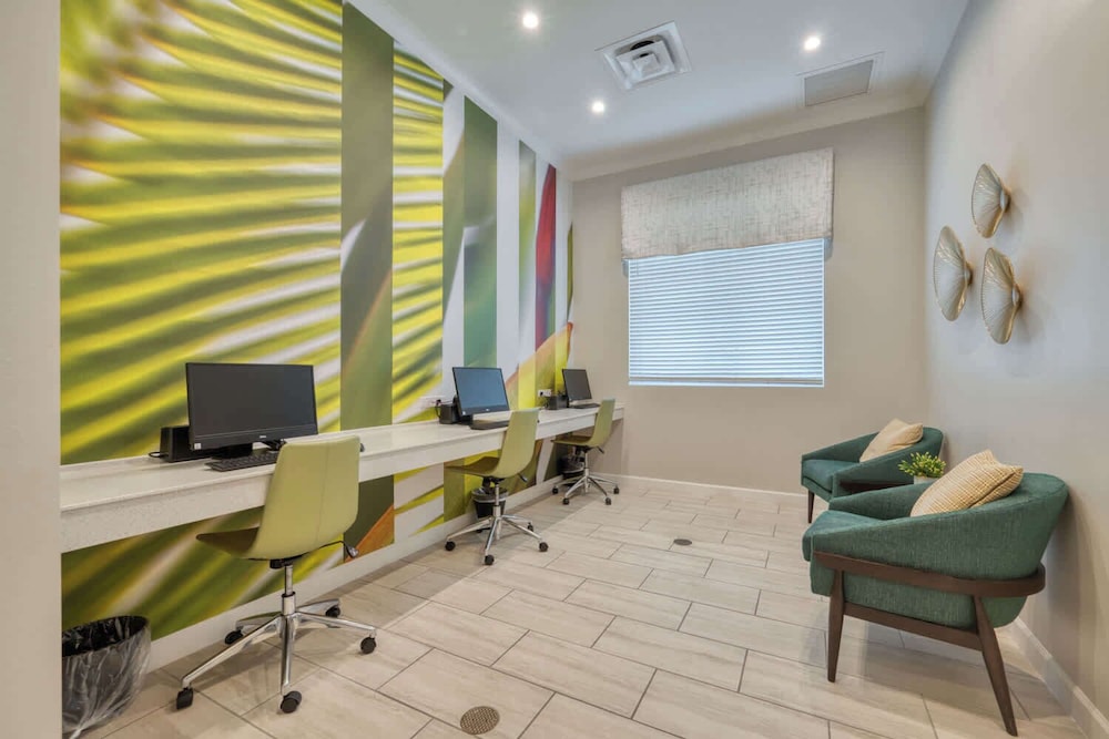 Chic 4BR Disney Retreat With Pool Mickey Rooms