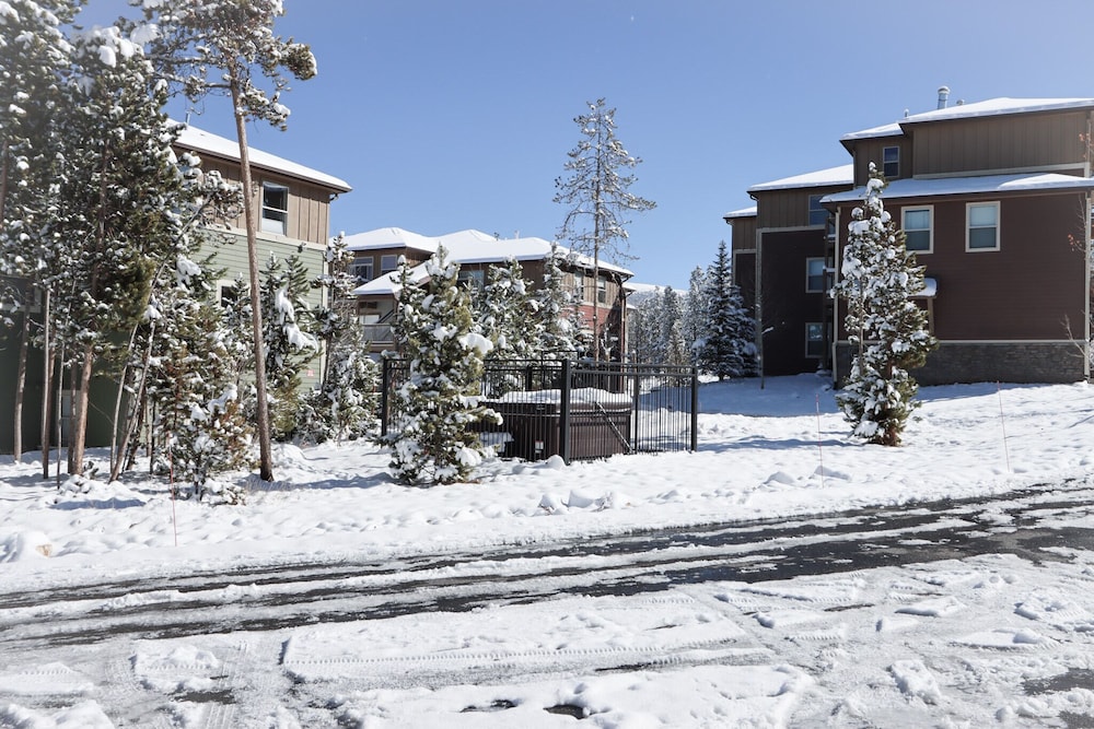 Timbers Cozy Mountain Getaway view 4