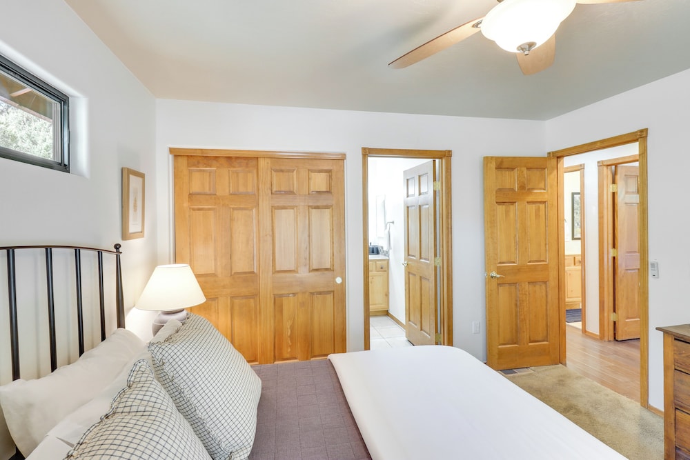 Pet-friendly Show Low Cabin w/ Patio & Gas Grill!