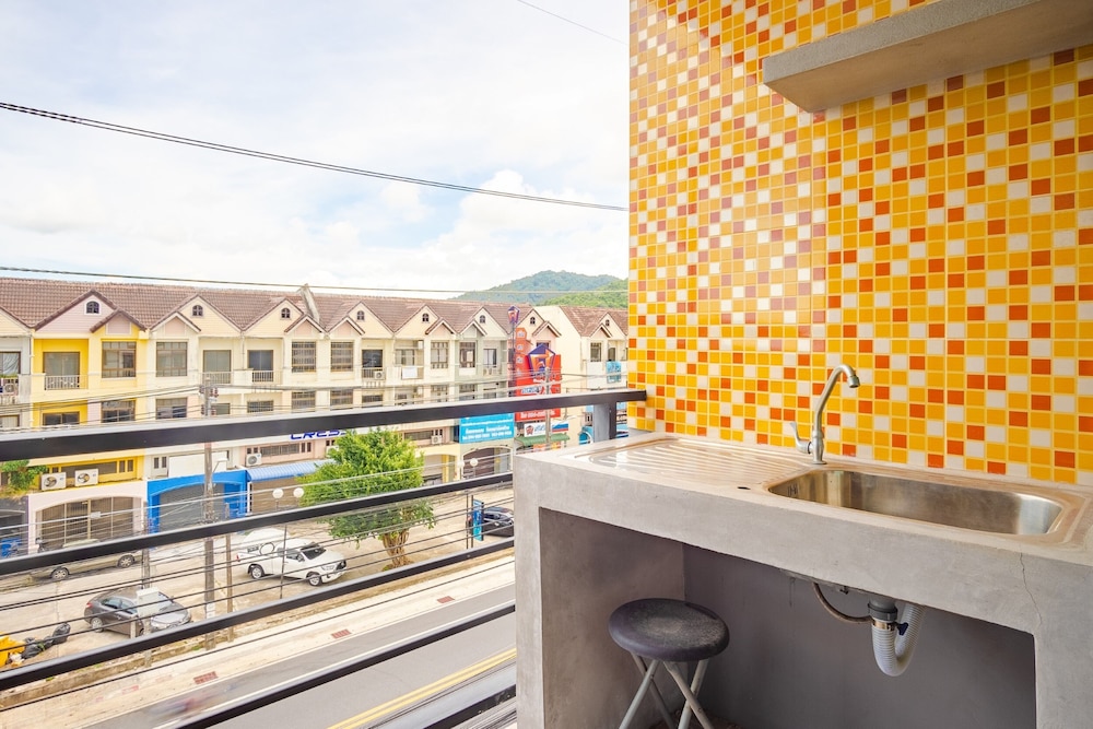 Phoomjai House