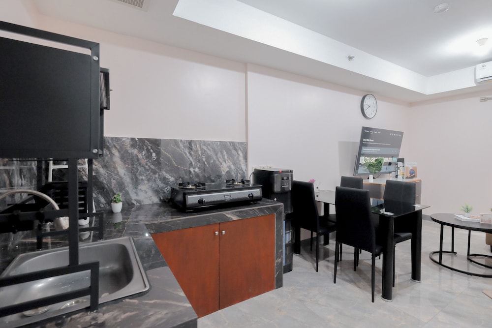 Prime Location 1Br At The Wave Kuningan Apartment