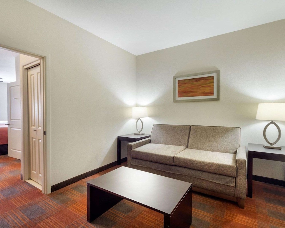 Garner Hotel Victoria - East by IHG