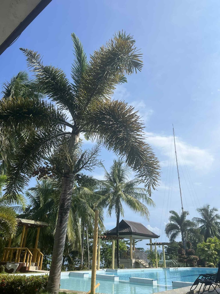 Reef Waters Resort