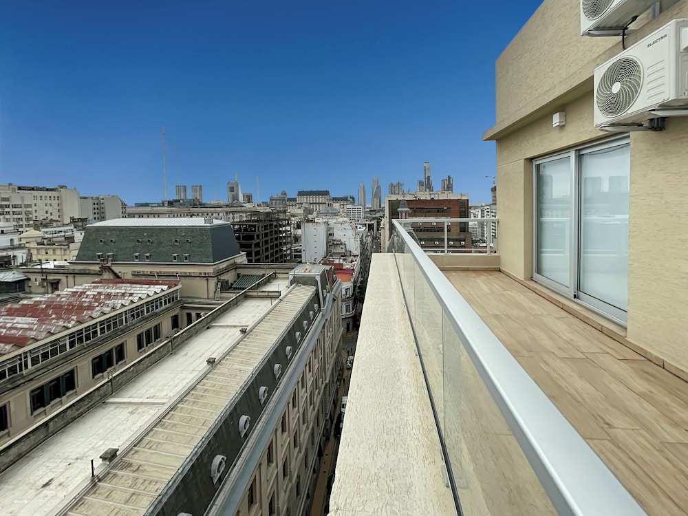 Studio Luxury Balcony Pool - Image 2