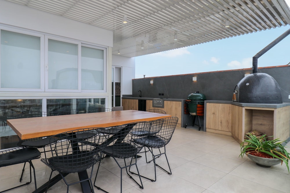 Elegant 3BR Duplex With Balcony in Miraflores
