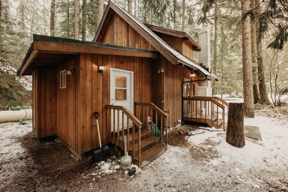 35sl - Air Conditioning - Pets Ok - Fireplace - Sleeps 6 3 Bedroom Home by RedAwning