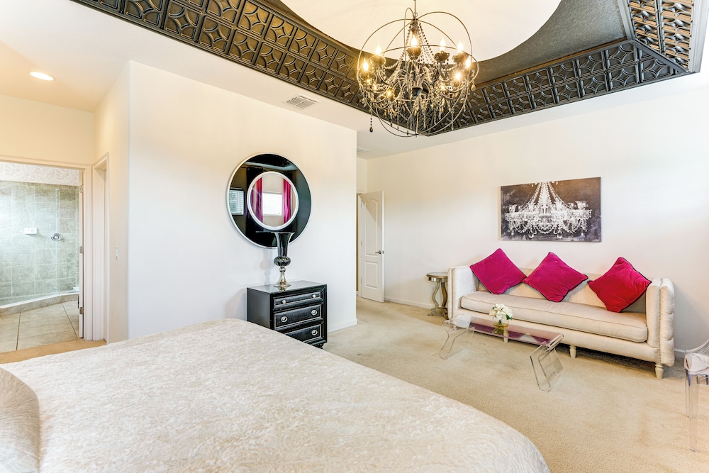 Themed Rooms, Pool & More! Custom Davenport Villa