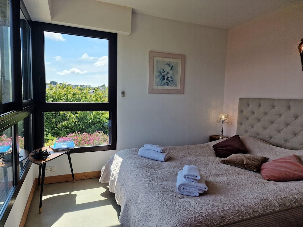 Architect Villa With Fantastic sea View, Locquirec