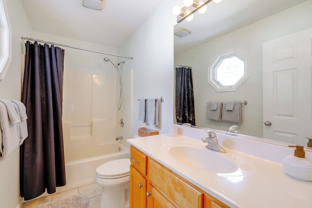 2 Mi to Bethany Beach: Home w/ Furnished Deck