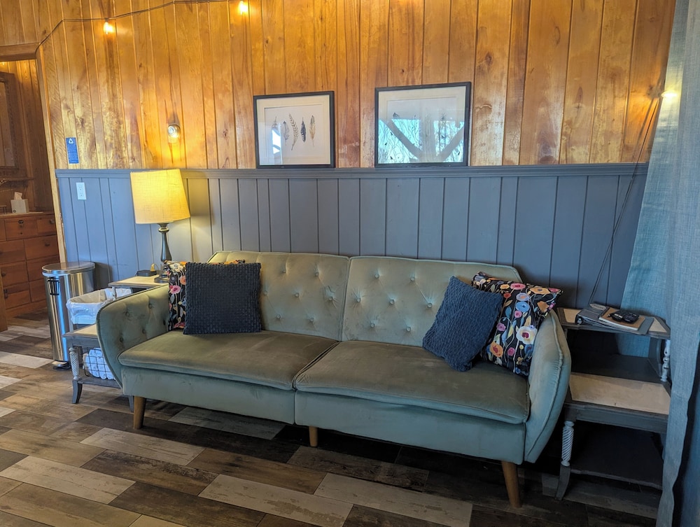 Feather Nest Inn