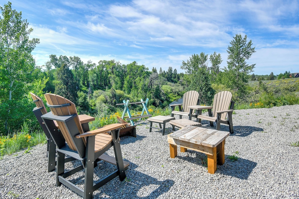 Fall River Cabin Retreat: On-site Fly Fishing!