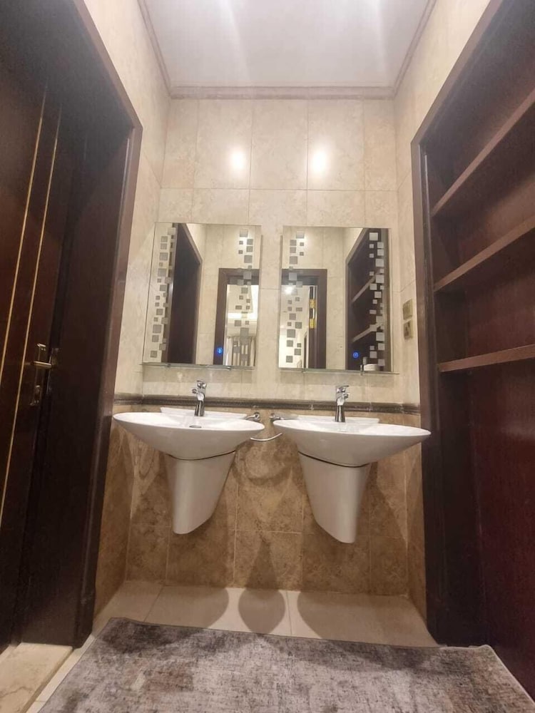 Hometel Khozama Jed