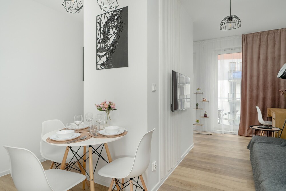 Modern Studio Niemena by Renters