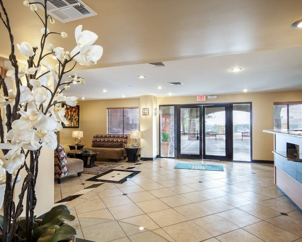 Quality Inn Airport East - Image 3