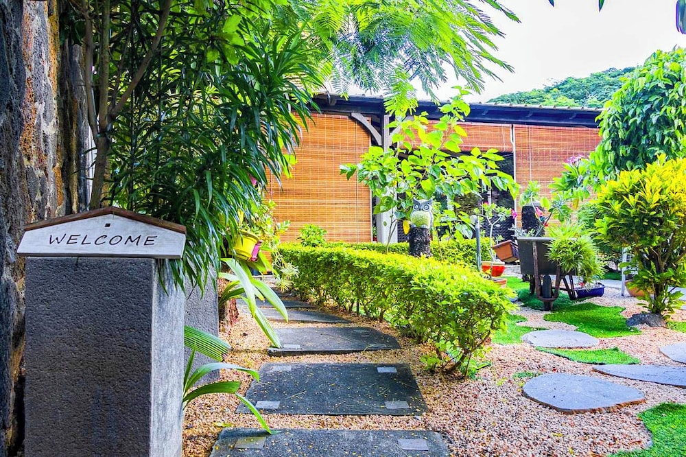 Laurels Villas