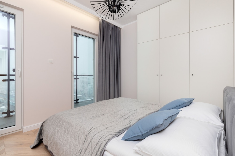Kasprzaka Modern Apartment by Renters view 5
