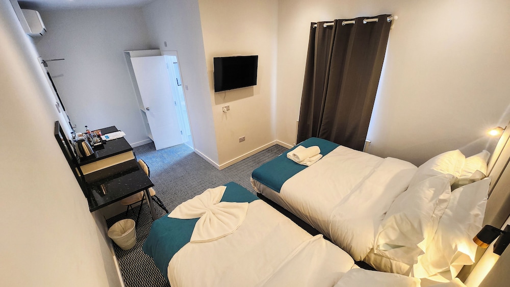 Dover Vacations - ATIS The Park Inn - Property Image 16