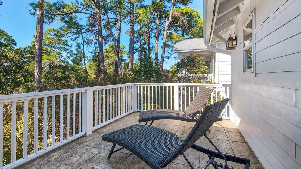 Charming Beach Cottage, 2 Pools and Tennis Access + Free Attraction Tickets!