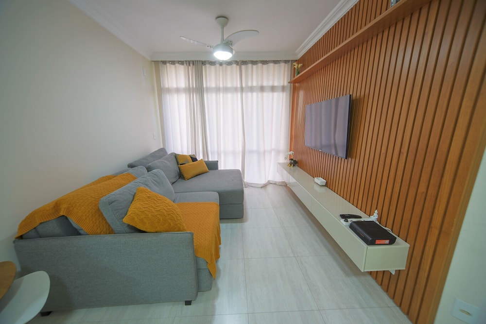 Apto Completo com Wi-fi Ar-cond a 200m da Praia
