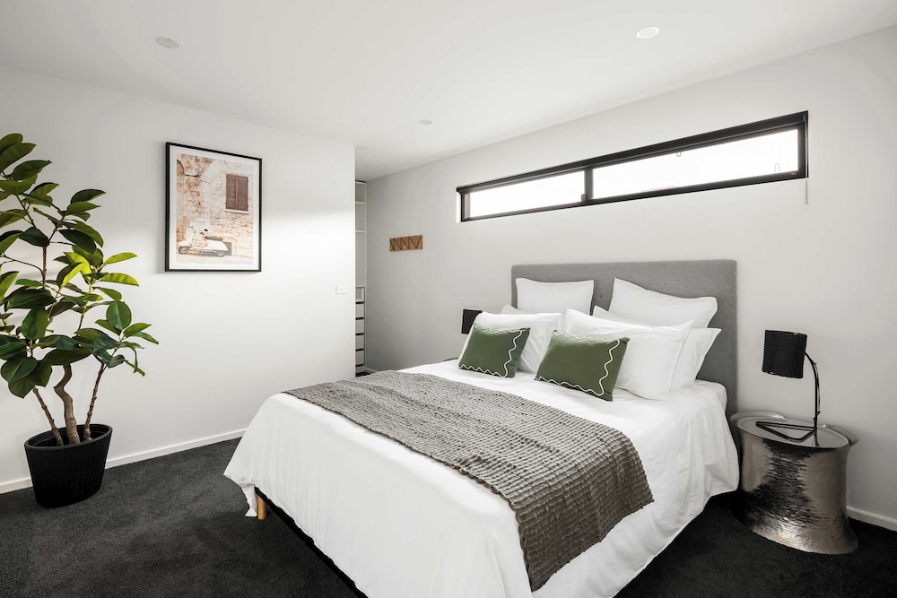 Valora Luxury By The Bay