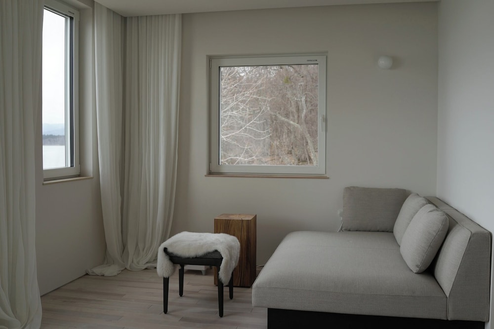 Sansui Lakeside Villa