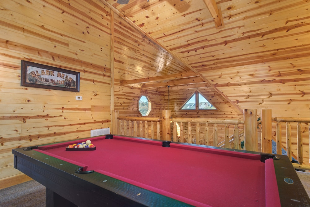 Chilling Bear Lodge