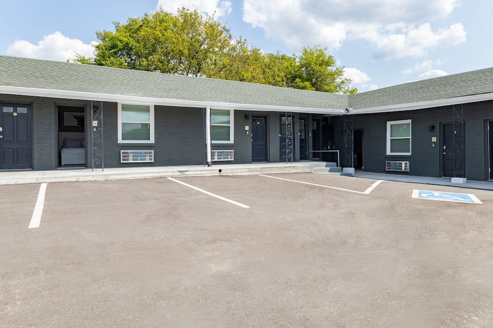 ComfortableUnique 1BR 10-Mins to Nash - Property Image 10