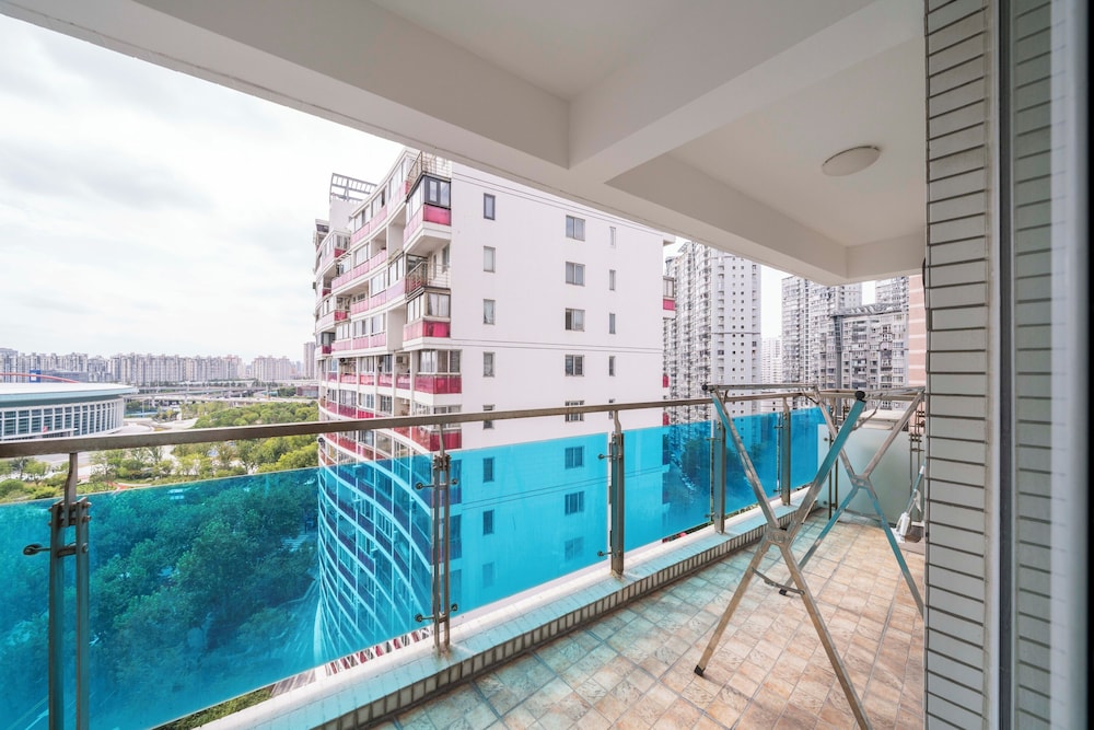 Tyms Xujiahui Modern 1BR APT