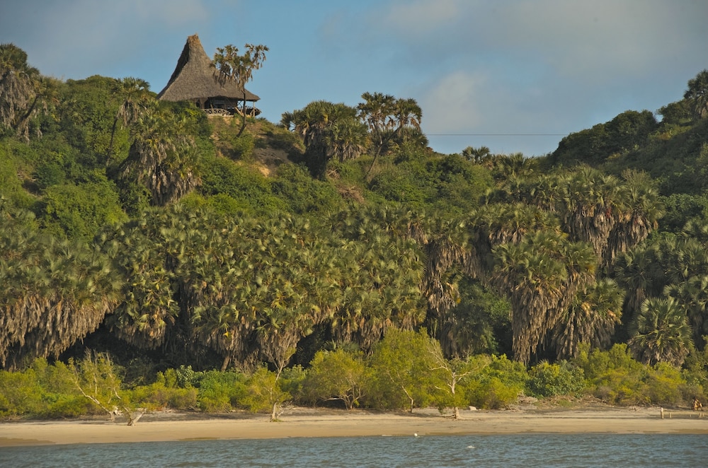 H12 Delta Dunes Lodge