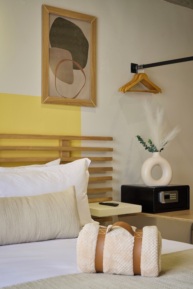 30 Living Suites