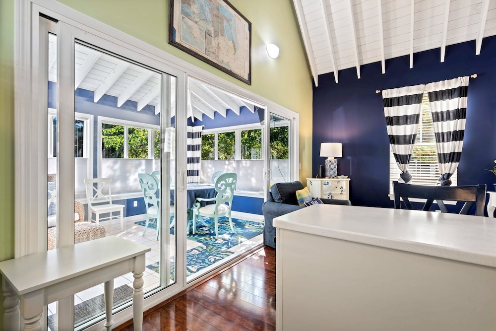 Captains Cottage Sleeps 6!