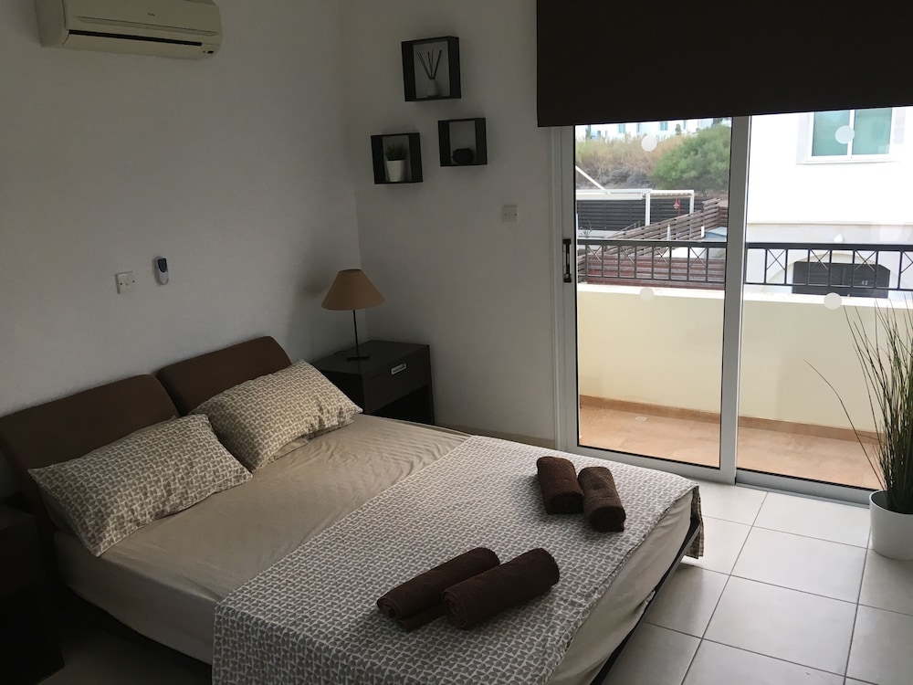 Luxury Villa - Private Pool and Wifi Perfect Location for a Holiday! view 2