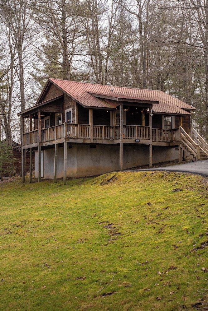Red Feather Cabins 150