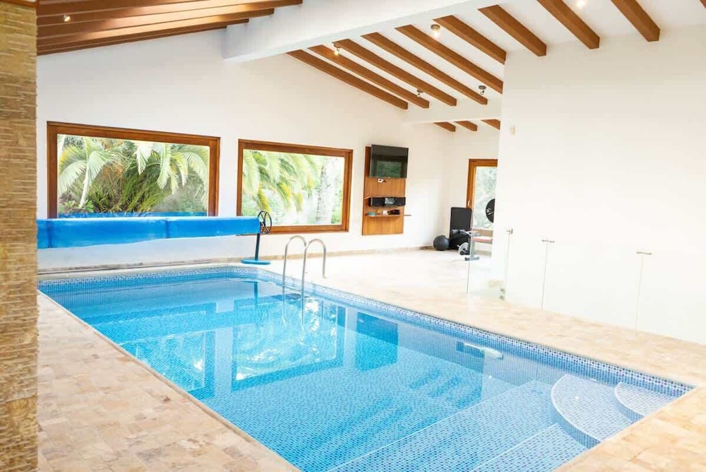 Lujosa Casa Guayllabamba BBQ Jacuzzi Gym Piscina