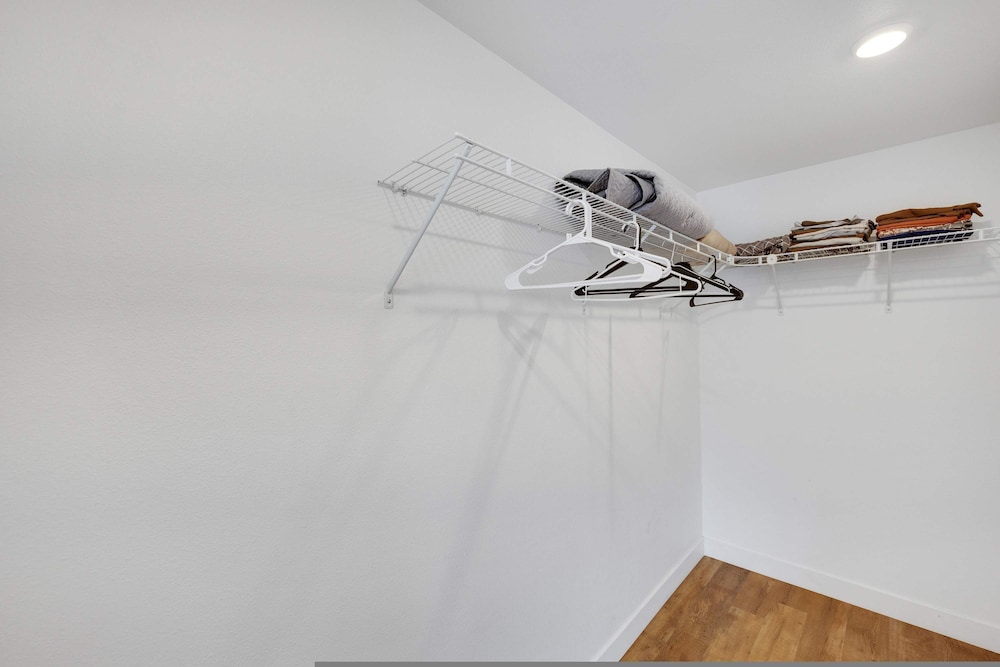 Stylish 2BR Family Apartment by Dtla