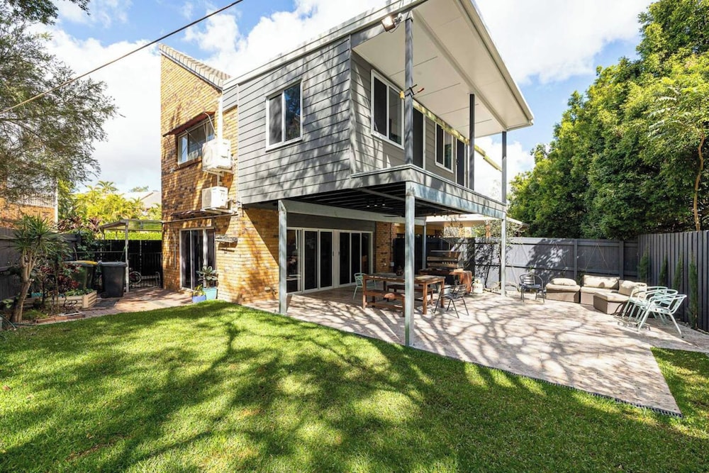 Gorgeous & Family Friendly 4 Bedroom Home