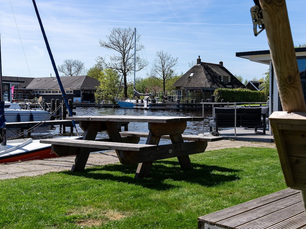 Safari Tent in Heeg by the Marina