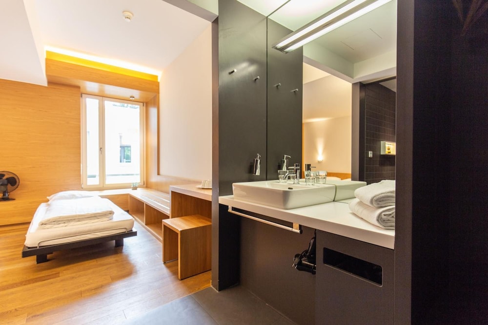 Hyve Hotel Basel - Hostel