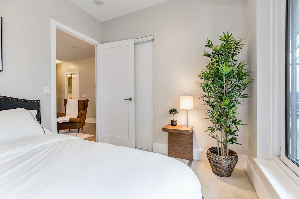 QuickStay - Breathtaking 3-Bedroom in the Heart of Downtown - Image 3