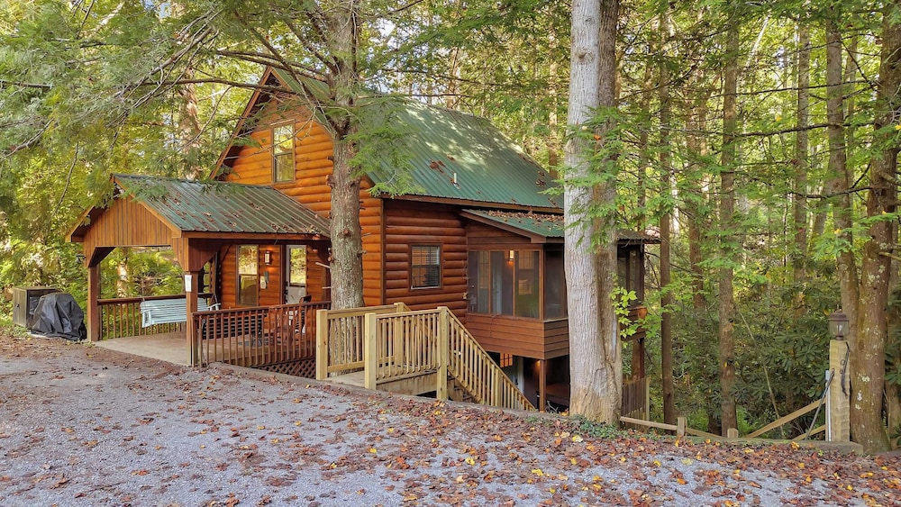 Lakeside Cabin w/ Hot Tub, Fireplace Near Dollywood & Trails Smoky Shores Retreat by Avantstay