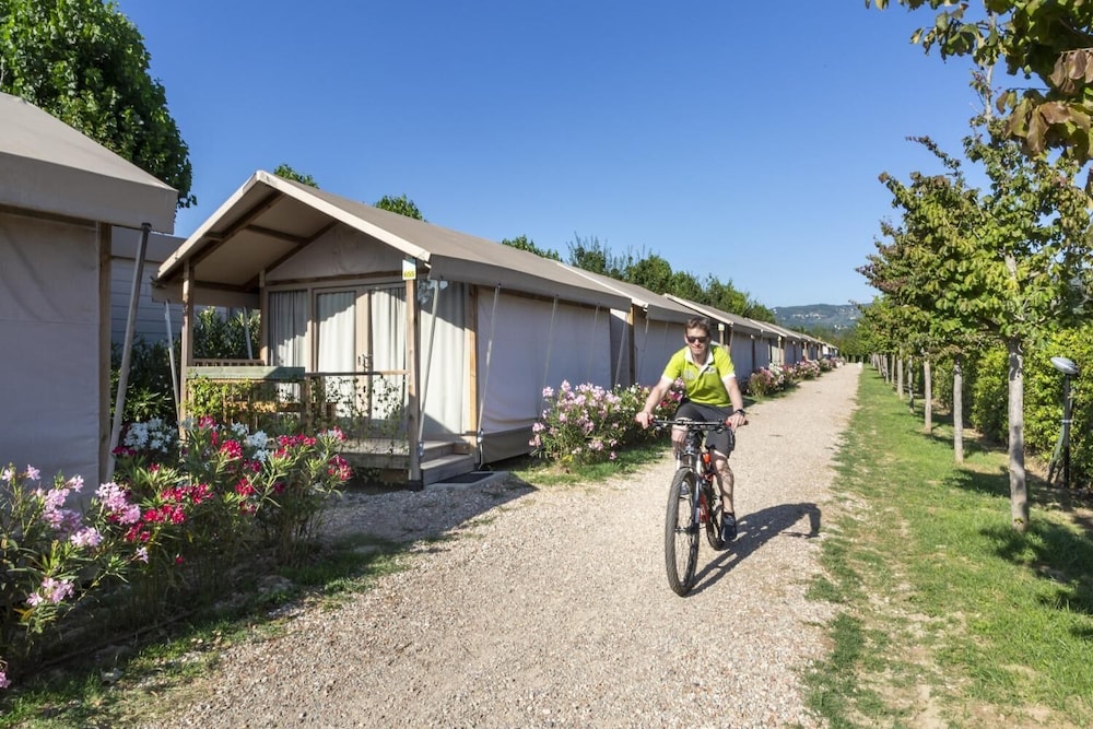 hu Firenze Certosa camping in town